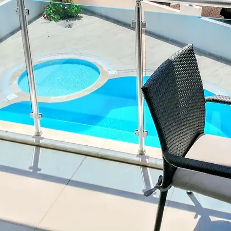 New Lux Beach In - Center Sea - *