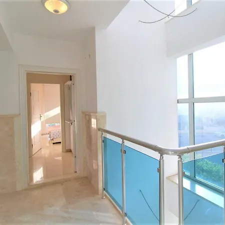 New Lux Beach In - Center Sea - *